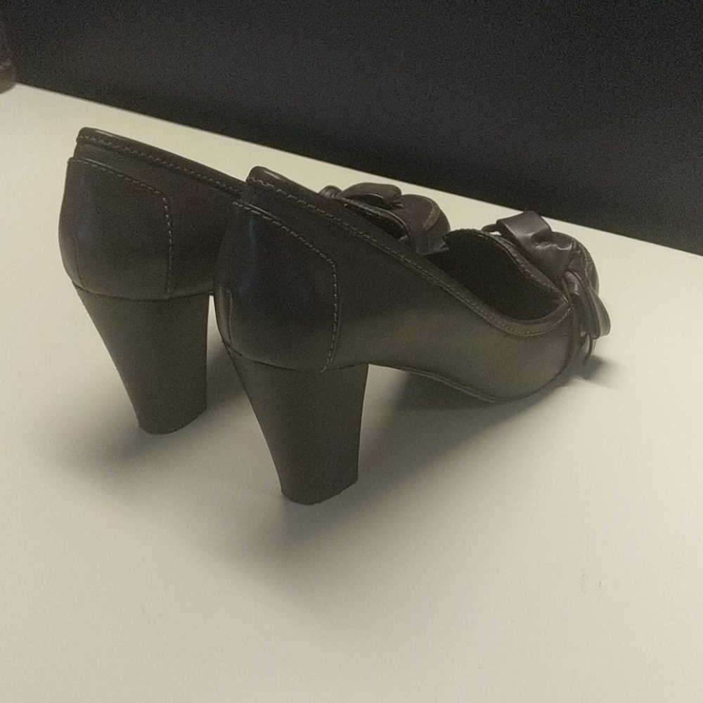 Shoes - Picture 5 of 7